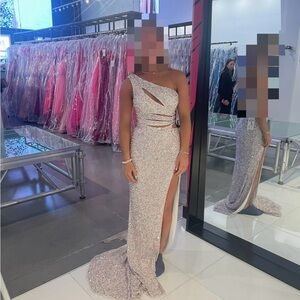 Elegant One-Shoulder Silver Evening Gown